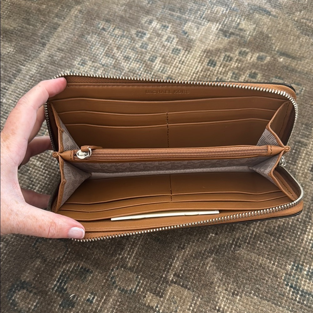 EUC Michael Kors Frame Out East/West Hamilton Set - Picture 11 of 11